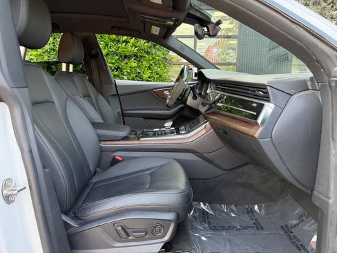 Used 2020 Audi Q8 Premium Plus w/ Premium Plus Package AWD/4WD image 34