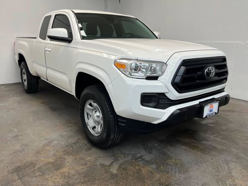 Used 2021 Toyota Tacoma SR RWD image 3