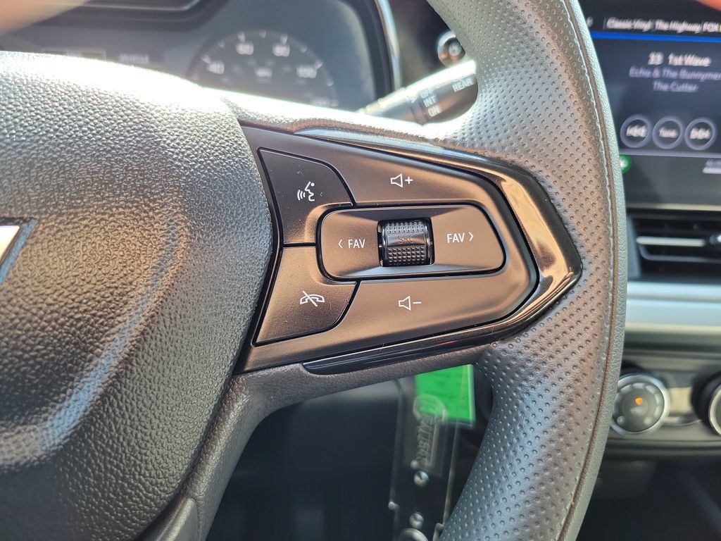 Used 2026 Chevrolet Trax LS FWD image 23