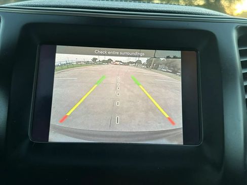 Used 2019 Jeep Cherokee Latitude Plus FWD image 34