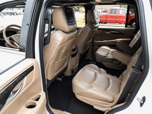 Used 2019 Cadillac Escalade Platinum AWD/4WD image 48