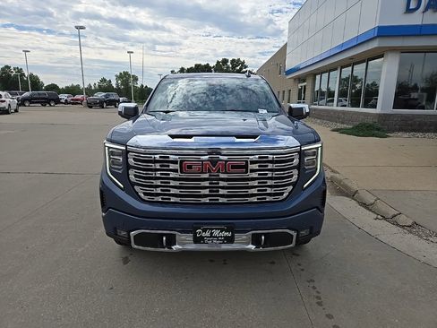 Used 2025 GMC Sierra 1500 Denali w/ Technology Package AWD/4WD image 3