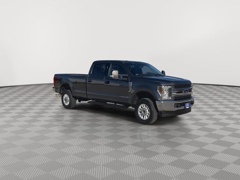 Used 2019 Ford F250 XLT w/ Camper Package image 29