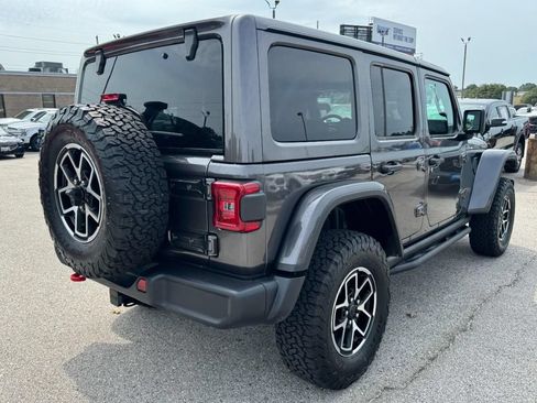 Used 2026 Jeep Wrangler Unlimited Rubicon AWD/4WD image 3