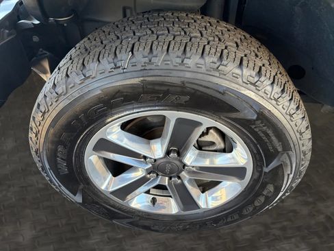 Used 2020 Jeep Wrangler Unlimited Sahara AWD/4WD image 36