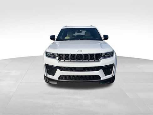 New 2026 Jeep Grand Cherokee Limited RWD image 2