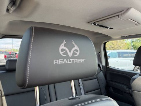 Used 2017 Chevrolet Silverado 1500 LTZ Z71 w/ Realtree Edition AWD/4WD image 19