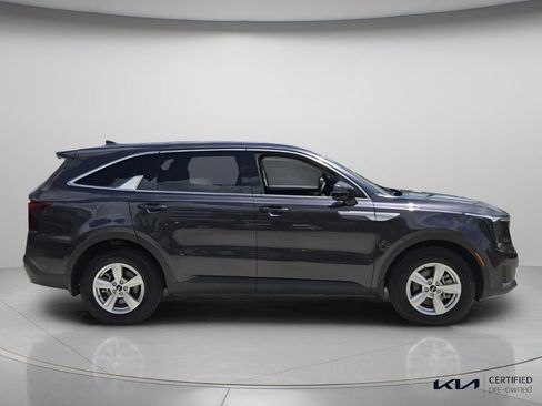 Certified 2026 Kia Sorento LX FWD image 4