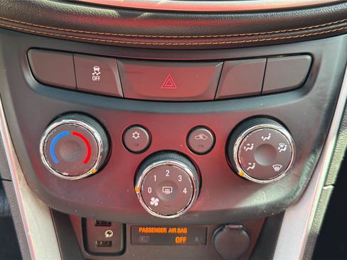 Used 2019 Chevrolet Trax LT w/ LT Convenience Package AWD/4WD image 31