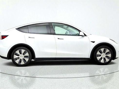 Used 2024 Tesla Model Y Long Range AWD/4WD image 4