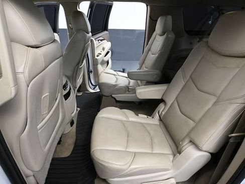 Used 2017 Cadillac Escalade ESV 4WD image 36