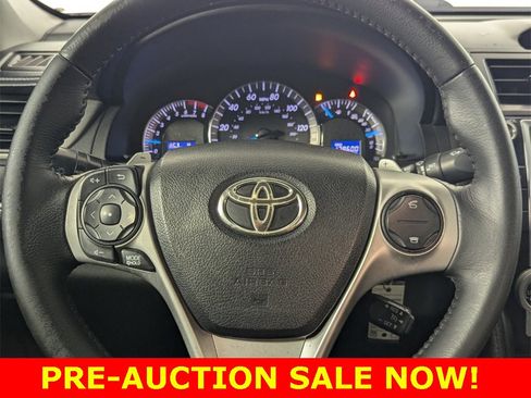 Used 2014 Toyota Camry L image 16