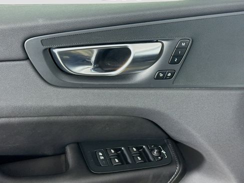 Used 2025 Volvo XC60 B5 Plus image 24