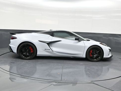 Used 2023 Chevrolet Corvette Z06 w/ Stealth Interior Trim Package RWD image 6