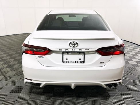 Used 2023 Toyota Camry SE FWD image 4