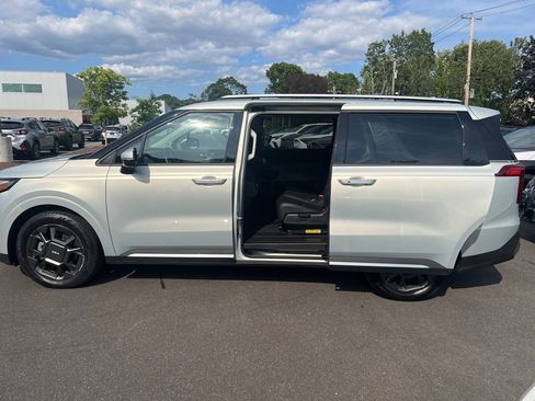 Used 2025 Kia Carnival SX image 42