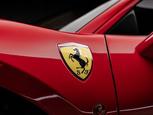 Used 2018 Ferrari 488 GTB RWD image 4