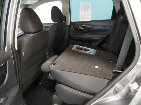 Used 2017 Nissan Rogue SV w/ SV Premium Package AWD/4WD image 21