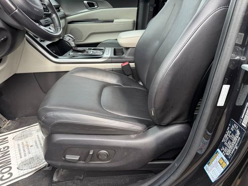 Used 2022 Kia Carnival LX image 13