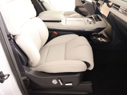 New 2026 Lincoln Navigator Premiere AWD/4WD image 15