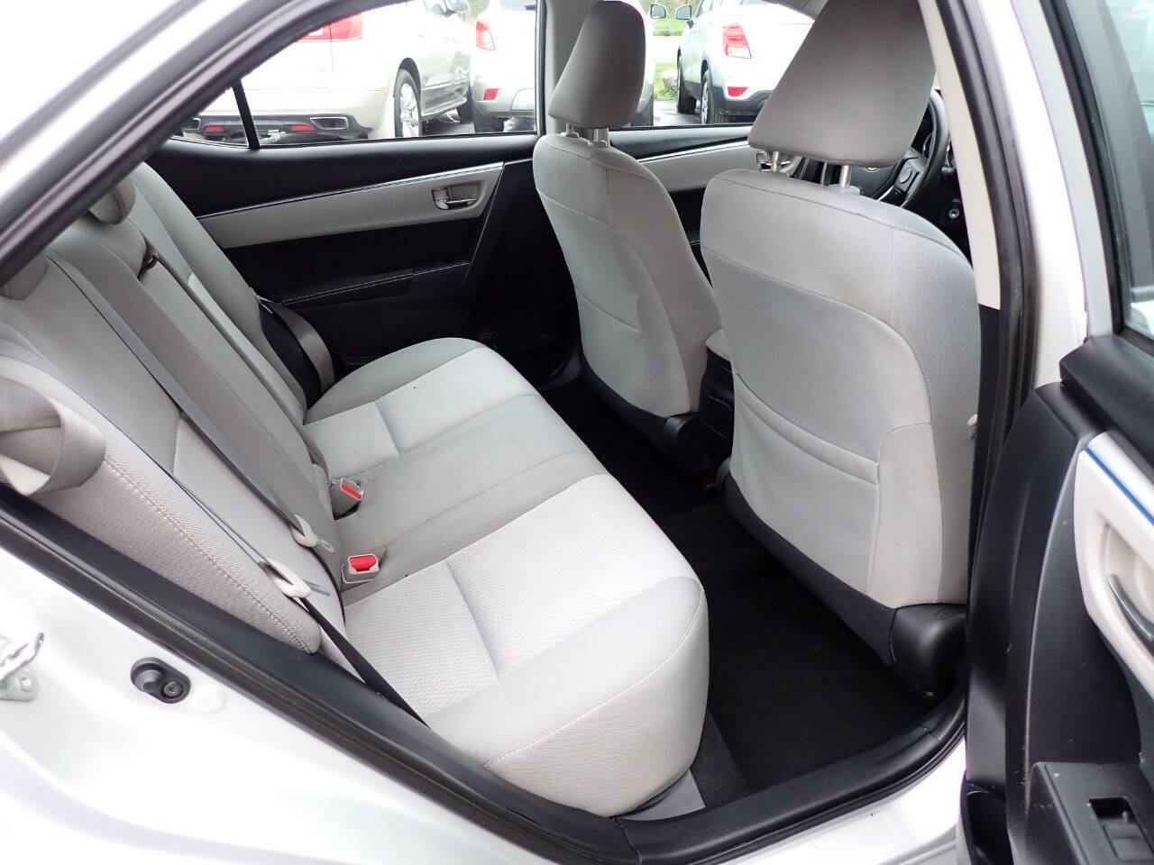 Used 2015 Toyota Corolla LE FWD image 10