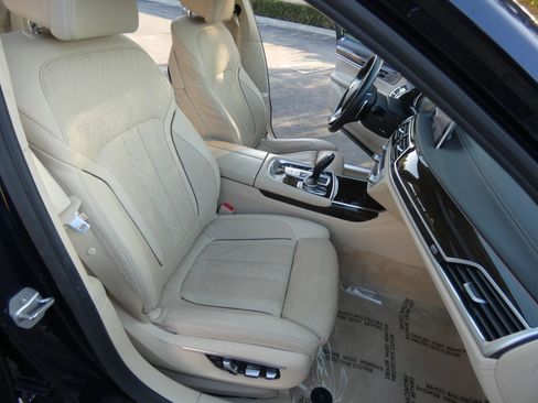 Used 2016 BMW 750i xDrive image 31