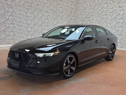Used 2024 Honda Accord Sport image 3