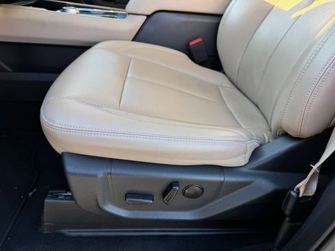 Used 2024 Ford Expedition XLT image 13