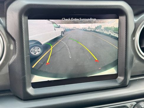 Used 2021 Jeep Wrangler Unlimited Sahara w/ Uconnect 4C Nav & Sound Group AWD/4WD image 33
