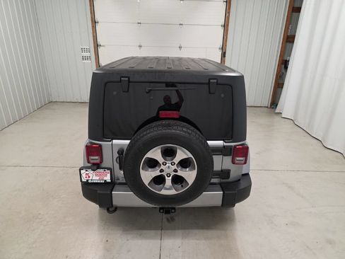 Used 2017 Jeep Wrangler Unlimited Sahara w/ Dual Top Group AWD/4WD image 6