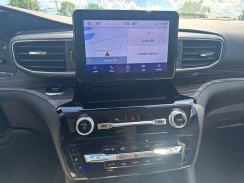 Used 2023 Ford Explorer Limited w/ Equipment Group 301A AWD/4WD image 19