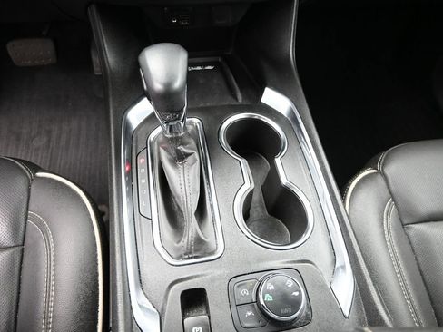 Used 2023 Chevrolet Traverse Premier image 21