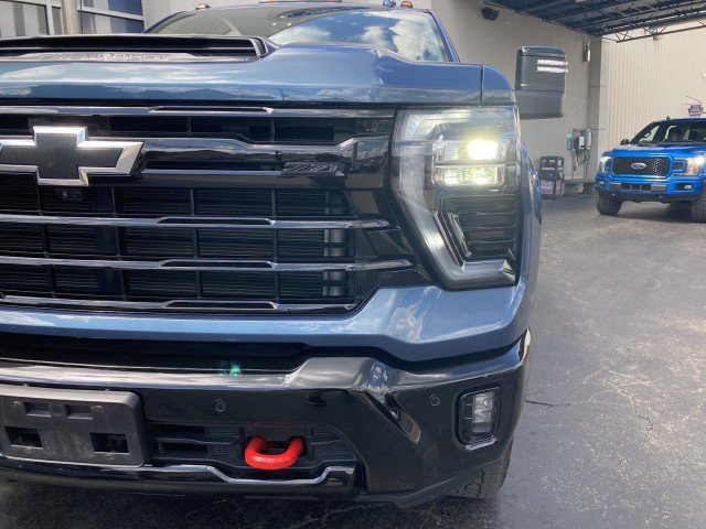 Used 2025 Chevrolet Silverado 2500 LTZ w/ Trail Boss Package AWD/4WD image 5