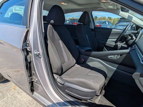 Used 2025 Hyundai Elantra SEL image 33