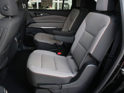 Used 2026 Chevrolet Traverse LT w/ Driver Confidence Package FWD image 17