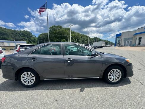 Used 2012 Toyota Camry LE FWD image 7