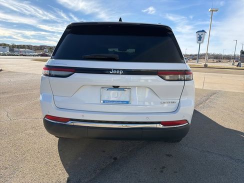 Used 2022 Jeep Grand Cherokee Limited image 6