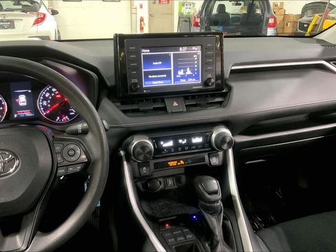 Used 2020 Toyota RAV4 LE w/ Carpet Mat Package image 7