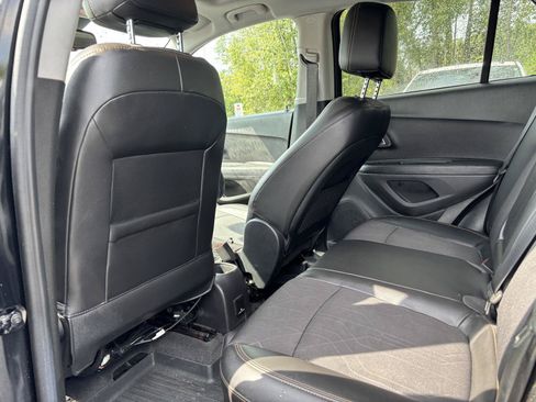 Used 2018 Chevrolet Trax LT w/ Sun & Sound Package AWD/4WD image 19