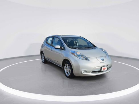 Used 2013 Nissan Leaf SV w/ LED & Quick Charge Pkg image 2