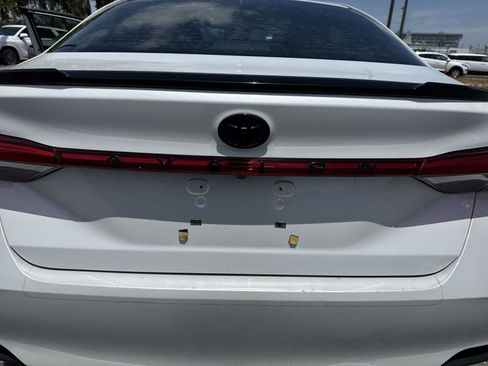 Used 2020 Toyota Avalon Limited FWD image 16