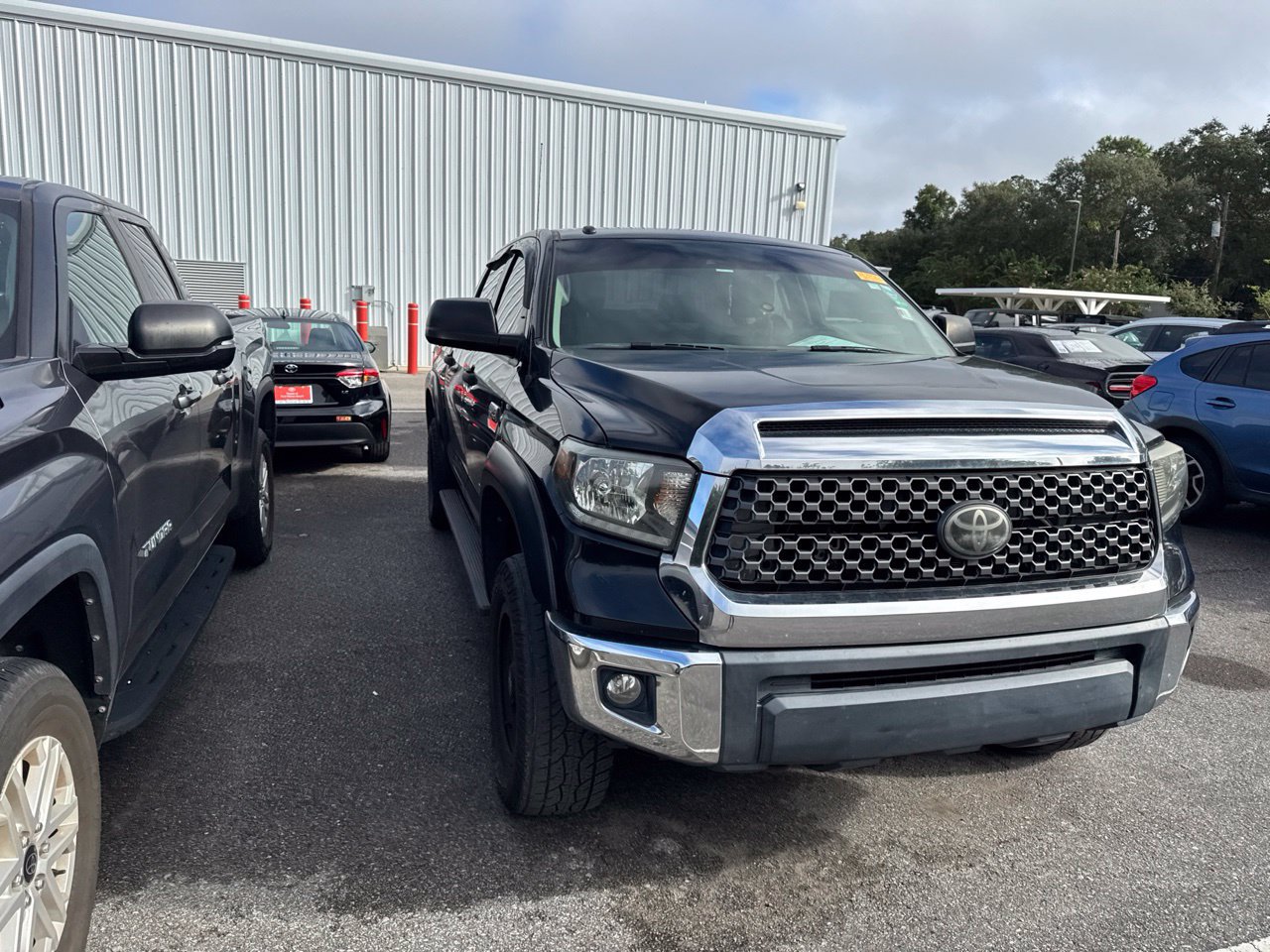 Used 2018 Toyota Tundra SR5 w/ SR5 Upgrade Package AWD/4WD image 3