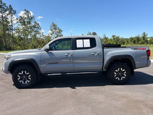 Used 2019 Toyota Tacoma TRD Off-Road AWD/4WD image 2