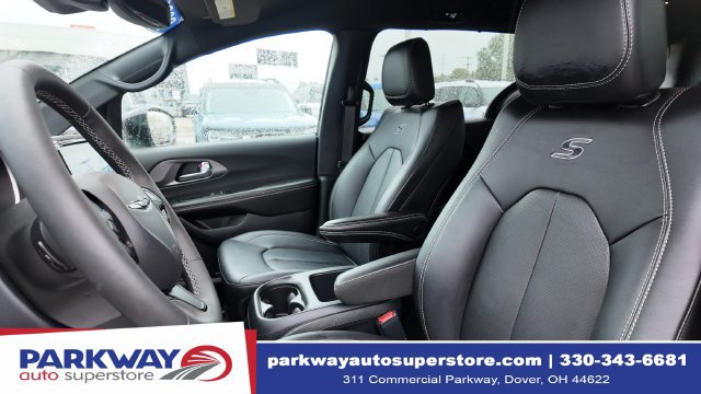 Used 2026 Chrysler Pacifica Select w/ S Appearance Package FWD image 11