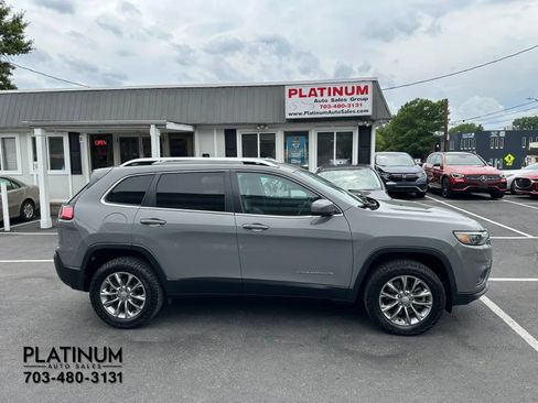 Used 2020 Jeep Cherokee Latitude Plus FWD image 2