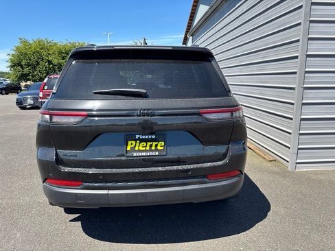 Used 2025 Jeep Grand Cherokee Altitude AWD/4WD image 4