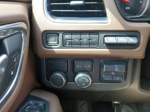 Used 2021 Chevrolet Suburban High Country w/ Premium Package RWD image 19