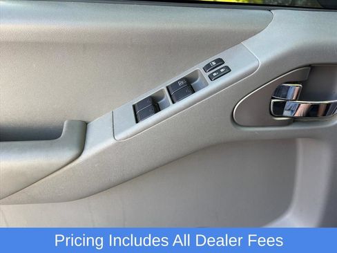 Used 2014 Nissan Frontier SV w/ SV Value Truck Package AWD/4WD image 12