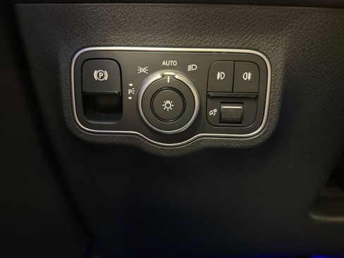 Certified 2025 Mercedes-Benz GLB 250 4MATIC w/ Winter Package image 23