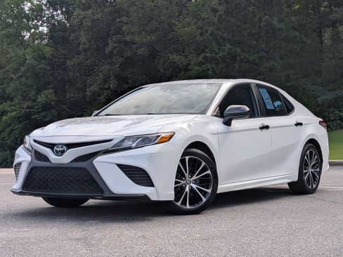 Used 2020 Toyota Camry SE FWD image 4